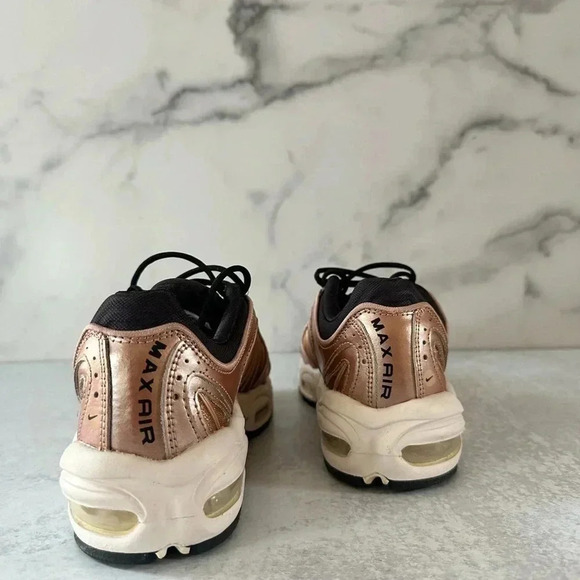 Air Max Tailwind 4 in Metallica Red Bronze - Picture 3 of 7
